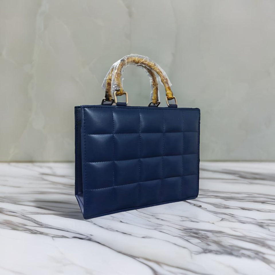 Trendy Designer-Style Tote – Modern Fashion Handbag